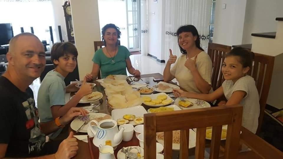 Hiriketiya New Radiant House Otel Dikwella Dış mekan fotoğraf